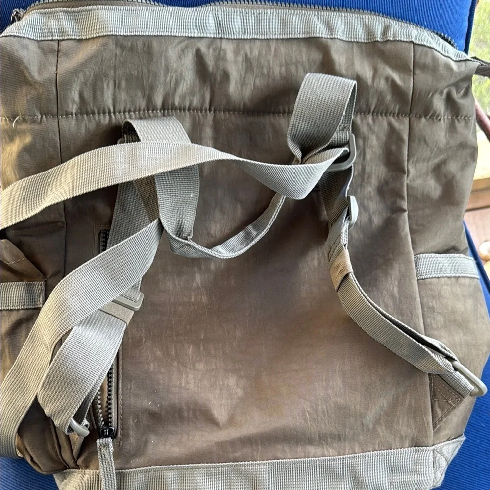 Tommy Bahama Green Backpack with Durable Construction
